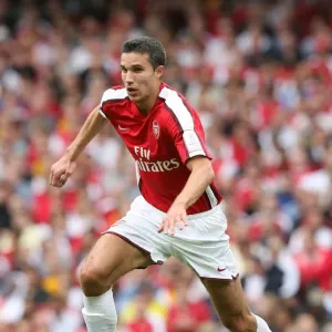 Robin van Persie's Stunner: Arsenal's 1-0 Triumph over Real Madrid, Emirates Cup 2008