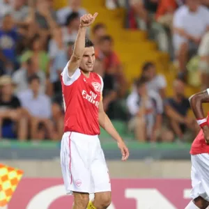 Robin van Persie's Stunner: Arsenal's Winning Goal Against Udinese in UEFA Champions League Play-Off (2011) Robin van Persie's Stunner: Arsenal's Winning Goal Against Udinese in UEFA Champions League Play-Off (2011)