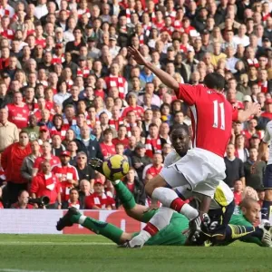 Robin van Persie's Stunning Goal: Arsenal's 3-0 Victory over Tottenham Hotspur, 2009