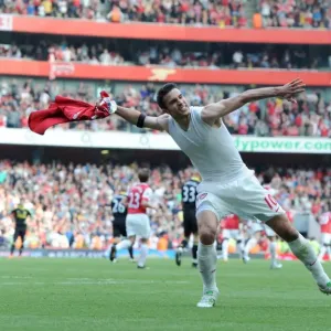 Robin van Persie's Thrilling Goal: Arsenal vs. Liverpool (April 17, 2011) - A 1-1 Barclays Premier League Stalemate