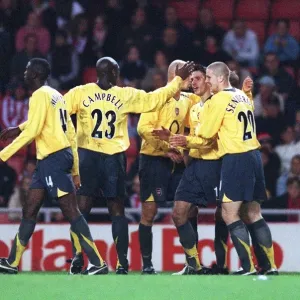 Robin van Persie's Triumph: Arsenal's 3-0 Carling League Cup Victory over Sunderland Robin van Persie's Triumph: Arsenal's 3-0 Carling League Cup Victory over Sunderland