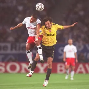 Rosicky and De Jong Clash: Hamburg vs. Arsenal in UEFA Champions League