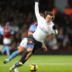 Rosicky vs. Petrov: A Midfield Masterclass at Villa Park - Arsenal vs. Aston Villa 0-0, Premier League 2010