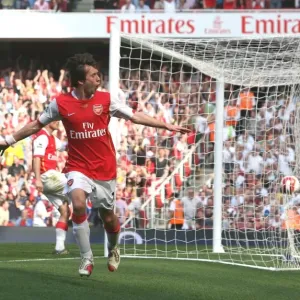Rosicky's Debut Stunner: Arsenal's Thrilling 2-1 Victory Over Bolton Wanderers, 2007