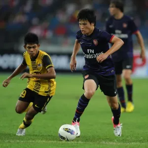 Ryo Miyaichi vs Ahmad Shakir Md Ali: A Football Showdown in the 2012-13 Arsenal Pre-Season Match in Kuala Lumpur