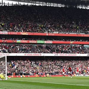Saka Scores Dramatic Penalty: Arsenal Secures Victory Over Manchester United in Epic Premier League Clash