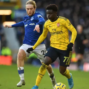 Saka vs. Davies: A Premier League Showdown - Arsenal vs. Everton (December 2019)