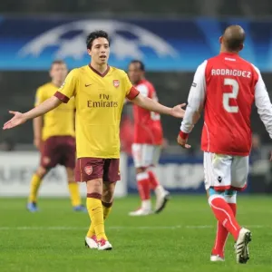 Samir Nasri (Arsenal) Alberto Rodriguez (Braga). SC Braga 2: 0 Arsenal, UEFA Champions League Samir Nasri (Arsenal) Alberto Rodriguez (Braga). SC Braga 2: 0 Arsenal, UEFA Champions League
