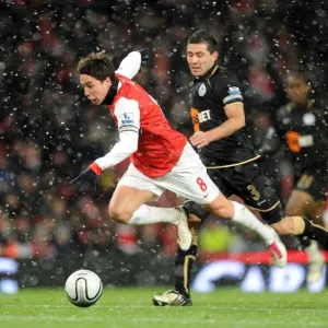 Samir Nasri (Arsenal) Antolin Alcaraz (Wigan). Arsenal 2: 0 Wigan Athletic