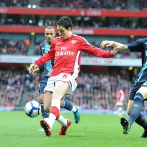 Samir Nasri (Arsenal) Fabio Daprela (West Ham). Arsenal 2: 0 West Ham United