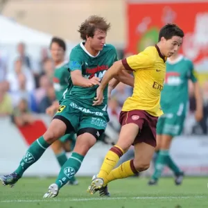 Samir Nasri (Arsenal) Maak (Neusiedl). SC Neusiedl 0: 4 Arsenal, Sportzentrum Neusiedl Samir Nasri (Arsenal) Maak (Neusiedl). SC Neusiedl 0: 4 Arsenal, Sportzentrum Neusiedl