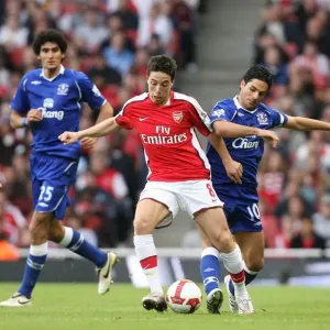 Samir Nasri (Arsenal) Mikel Arteta y Phil Kagielka (Everton)