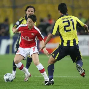 Samir Nasri (Arsenal) Selcuk Sahin (Fenerbahce) Samir Nasri (Arsenal) Selcuk Sahin (Fenerbahce)