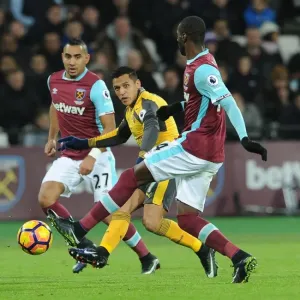 Sanchez Evades Obiang: Intense Moment from West Ham vs. Arsenal Premier League Clash Sanchez Evades Obiang: Intense Moment from West Ham vs. Arsenal Premier League Clash