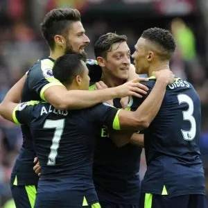 Sanchez, Ozil, and Giroud's Goals: Arsenal's Dominance Over Sunderland (2016-17)