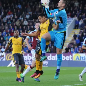 Sanchez vs. Heaton: A Clash of Titans in the Premier League - Burnley vs. Arsenal, 2016-17 Sanchez vs. Heaton: A Clash of Titans in the Premier League - Burnley vs. Arsenal, 2016-17