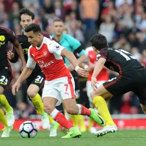 Sanchez vs. Navas: A Premier League Battle Sanchez vs. Navas: A Premier League Battle