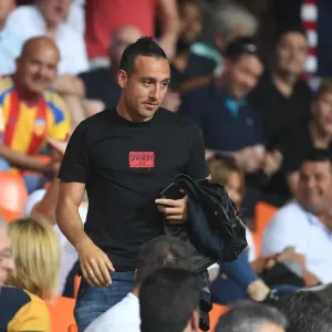 Santi Cazorla Returns to Watch Arsenal in Europa League Semi-Final at Valencia Santi Cazorla Returns to Watch Arsenal in Europa League Semi-Final at Valencia