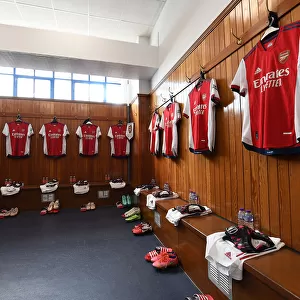 Behind the Scenes: Arsenal's Pre-Season at Ibrox Stadium - A Look into the Arsenal Changing Room