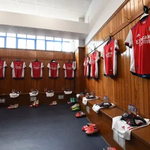 Behind the Scenes: Arsenal's Pre-Season at Ibrox Stadium - A Look into the Arsenal Changing Room