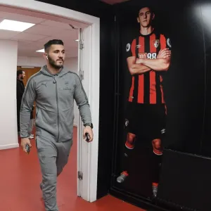 Sead Kolasinac Arrives at Vitality Stadium: AFC Bournemouth vs. Arsenal, Premier League 2017-18 Sead Kolasinac Arrives at Vitality Stadium: AFC Bournemouth vs. Arsenal, Premier League 2017-18