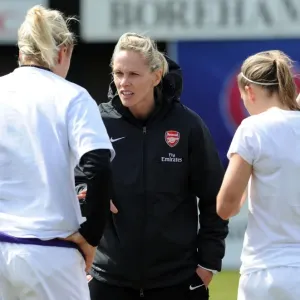 Shelley Kerr Guides Arsenal Ladies in UEFA Women's Champions League Semi-Final Battle against VfL Wolfsburg