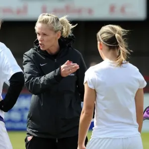 Shelley Kerr Guides Arsenal Ladies in UEFA Women's Champions League Semi-Final Battle against VfL Wolfsburg