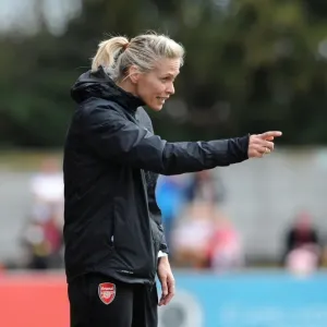 Shelley Kerr Leads Arsenal Ladies in UEFA Women's Champions League Semi-Final Showdown against VfL Wolfsburg