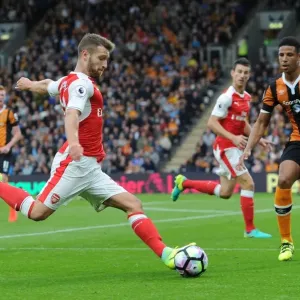 Shkodran Mustafi (Arsenal) Curtis Davies (Hull). Hull City 1: 4 Arsenal. Premier League