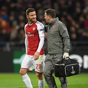 Shkodran Mustafi Receives Treatment from Arsenal Physio Colin Lewin during CSKA Moscow vs Arsenal UEFA Europa League Match