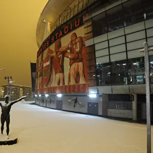 Snowy Emirates Stadium: Arsenal's Winter Showdown