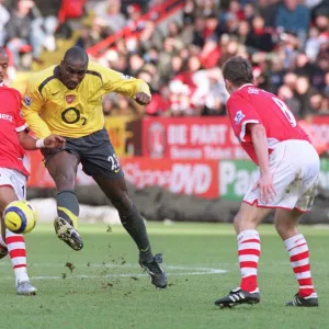 Sol Campbell (Arsenal) Shaun Bartlett (Charlton). Charlton Athletic 0: 1 Arsenal