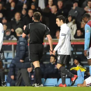 Sol Campbell (Arsenal) talks to the referee. Aston Villa 0: 0 Arsenal. Barclays Premier League