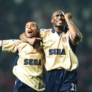 Honora la victoria del campeonato de Sol Campbell y Ashley Cole con el Arsenal