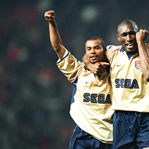 Sol Campbell and Ashley Cole celebrate th Arsenal Championship win