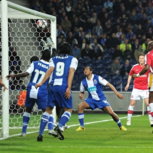 Sol Campbell heads past Porto goalkeeper Helton to score the Arsenal goal