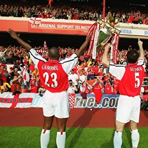 Sol Campbell and Martin Keown (Arsenal) lift the F. A