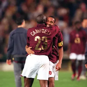 Sol Campbell und Thierry Henry (Arsenal feiert am Ende des Spiels) Sol Campbell und Thierry Henry (Arsenal feiert am Ende des Spiels)