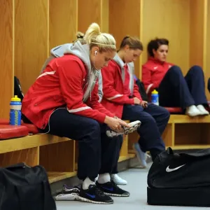 Steph Houghton: Arsenal Ladies Focus in the Changing Room Before Clash Against Chelsea Steph Houghton: Arsenal Ladies Focus in the Changing Room Before Clash Against Chelsea