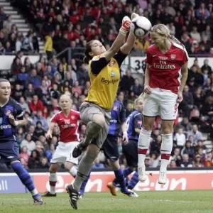 Suzanne Grant (Arsenal) Halen Alderson (Sunderland)