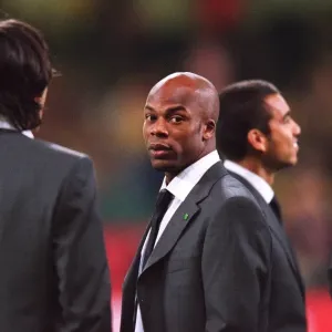 Sylvain Wiltord in his suit before the match. Arsenal 1: 0 Southampton. The F Sylvain Wiltord in his suit before the match. Arsenal 1: 0 Southampton. The F