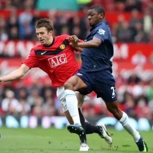 Tense Battle: Abou Diaby vs. Michael Carrick - Manchester United's 2-1 Victory over Arsenal in the Premier League Tense Battle: Abou Diaby vs. Michael Carrick - Manchester United's 2-1 Victory over Arsenal in the Premier League