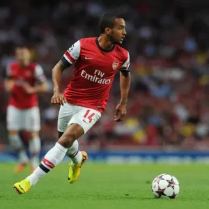 Theo Walcott in Action: Arsenal vs. Fenerbahce, UEFA Champions League Play-offs (2013)