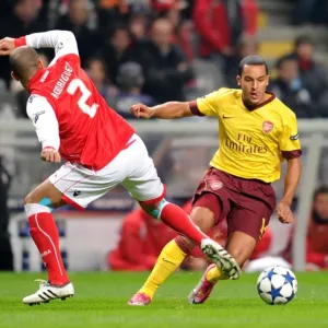 Theo Walcott (Arsenal) Alberto Rodriguez (Braga). SC Braga 2: 0 Arsenal Theo Walcott (Arsenal) Alberto Rodriguez (Braga). SC Braga 2: 0 Arsenal
