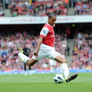 Theo Walcott (Arsenal). Arsenal 1: 2 Aston Villa. Barclays Premier League Theo Walcott (Arsenal). Arsenal 1: 2 Aston Villa. Barclays Premier League