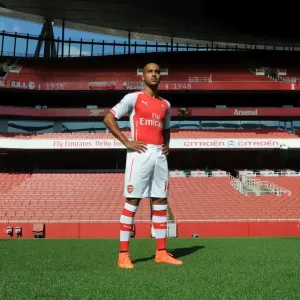 Theo Walcott (Arsenal). Arsenal 1st Team Photocall. Emirates Stadium, 7 / 8 / 14. Credit
