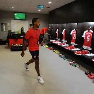 Theo Walcott in Arsenal Changing Room before Arsenal vs. Everton (Asia Trophy 2015-16) Theo Walcott in Arsenal Changing Room before Arsenal vs. Everton (Asia Trophy 2015-16)