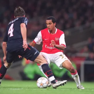 Theo Walcott (Arsenal) David Hubacek (Slavia) Theo Walcott (Arsenal) David Hubacek (Slavia)
