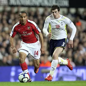 Matches 2009-10 Collection: Tottenham Hotspur v Arsenal 2009-10