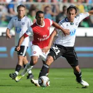 Theo Walcott (Arsenal) Ivica Vrdoljak (Legia). Legia Warsaw 5: 6 Arsenal Theo Walcott (Arsenal) Ivica Vrdoljak (Legia). Legia Warsaw 5: 6 Arsenal